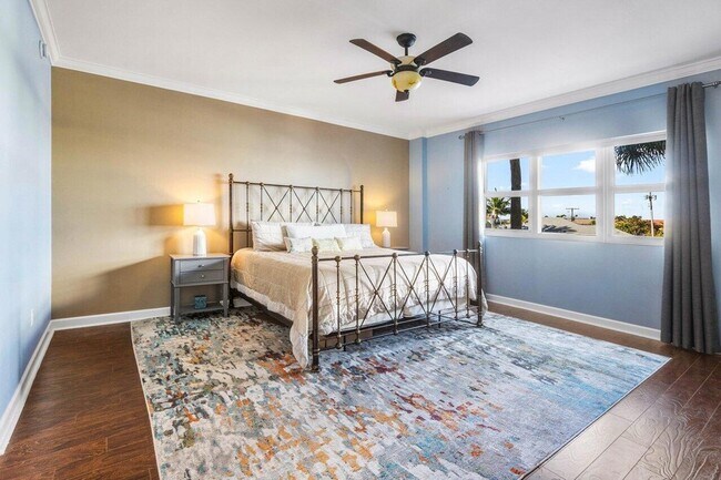 Building Photo - 2650 Lake Shore Dr