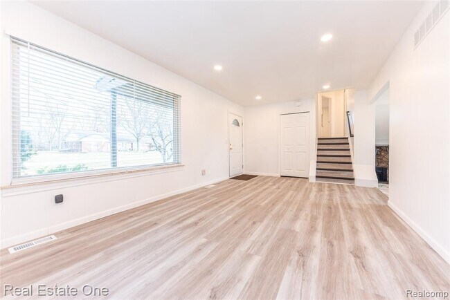 Building Photo - 29489 Geraldine Rd