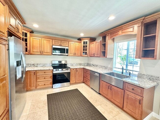 Building Photo - Stunning Top to Bottom, Inside & Out Remodel Job on this Rental Home, Minutes to Fallbrook or Bon...