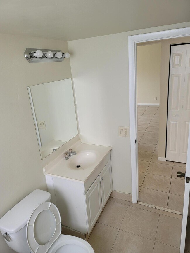 Building Photo - 3737 N Pine Island Rd