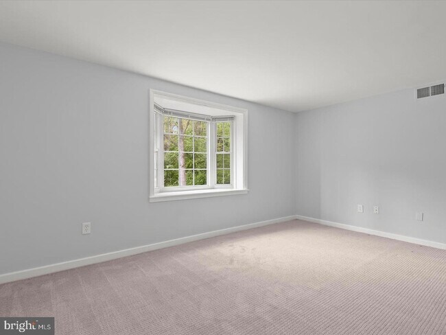 Building Photo - 706 S Arlington Mill Dr