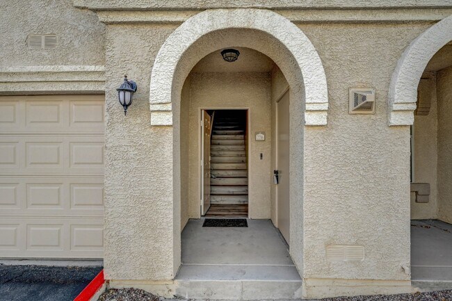 Building Photo - 10550 W Alexander Rd