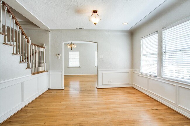 Building Photo - 3724 Granada Ave