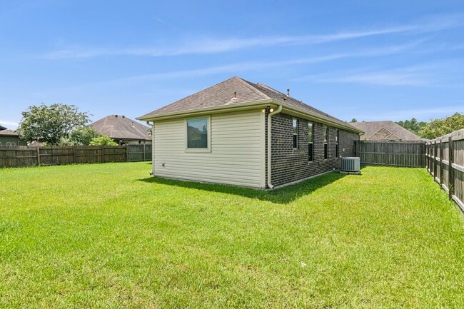 Building Photo - 6500 Llano Ln