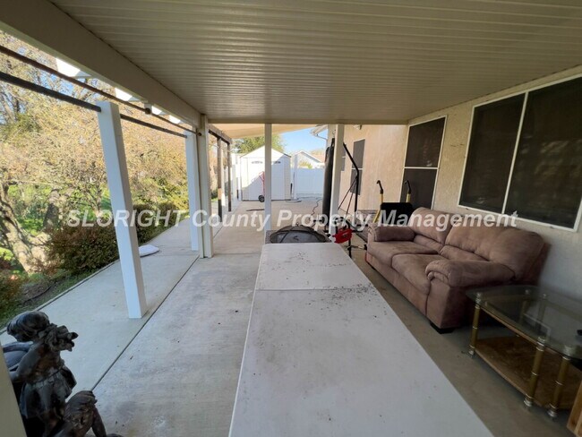 Building Photo - AVAILABLE MAY - 3 Bedroom / 2 Bathroom Paso Robles Home