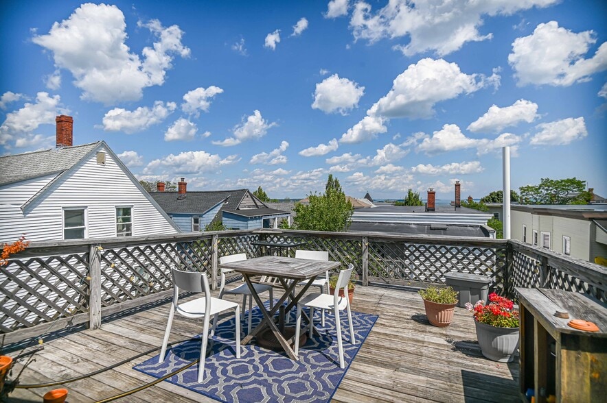 Deck - 95 Beckett St