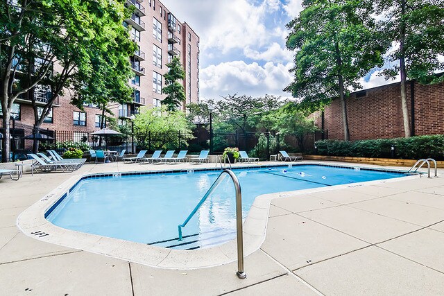 Building Photo - 200 N Arlington Heights Rd