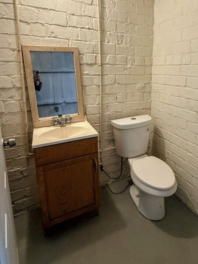 Building Photo - 3300 6th St SW