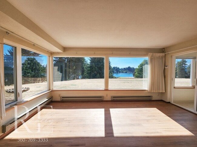 Building Photo - Quiet Living with Panoramic Dyes Inlet Sun...