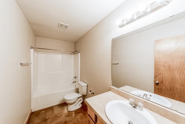 Building Photo - 2607 W 58th St