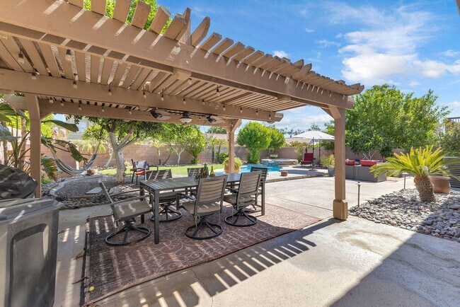 Building Photo - 44310 Villeta Dr