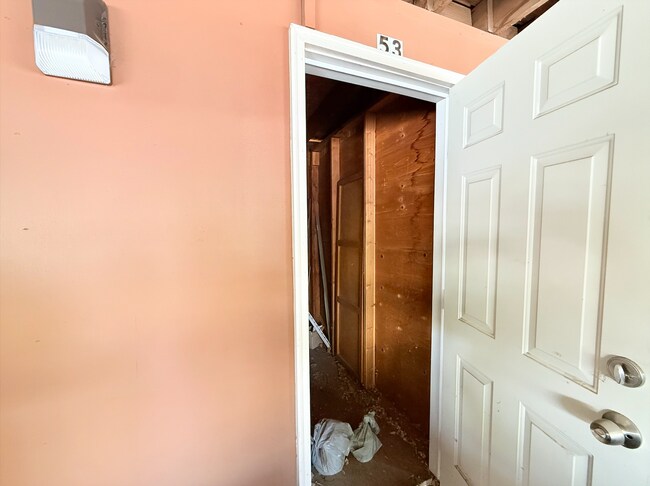 Building Photo - Beautiful One-Bedroom Condo near the Heart of Downtown SLC!