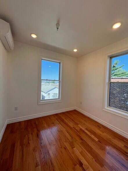 Building Photo - 373 Danforth Ave