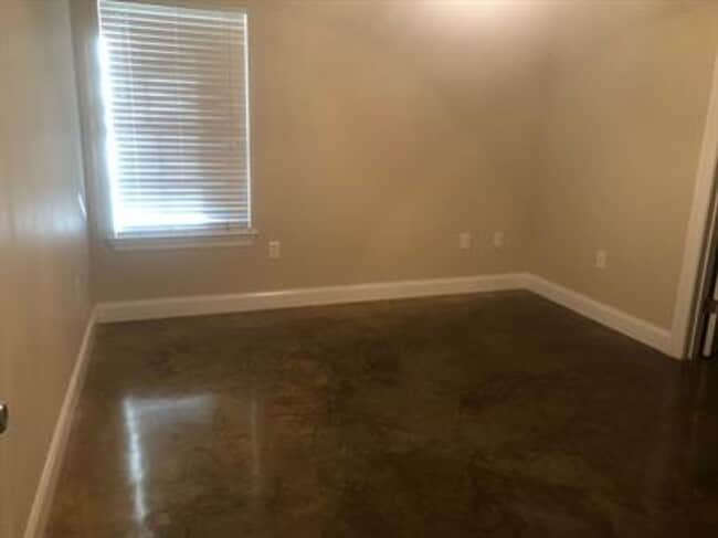 Building Photo - Country side home