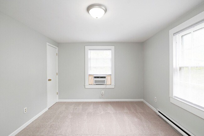 Building Photo - Charming Pet-Friendly Belmont Apartment