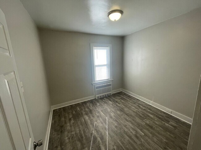 Building Photo - Spacious 3 Bedroom Home with Full finished Basement and Detached Garage!