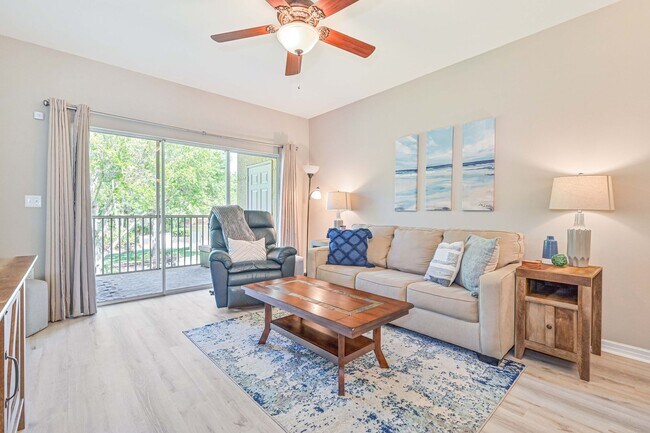 Building Photo - **Annual Lease -  Naples 2/2Furnished Cond...