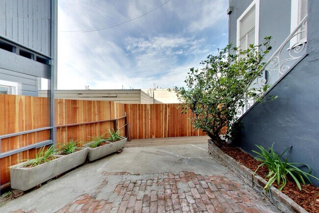 Building Photo - 1262 Vallejo St