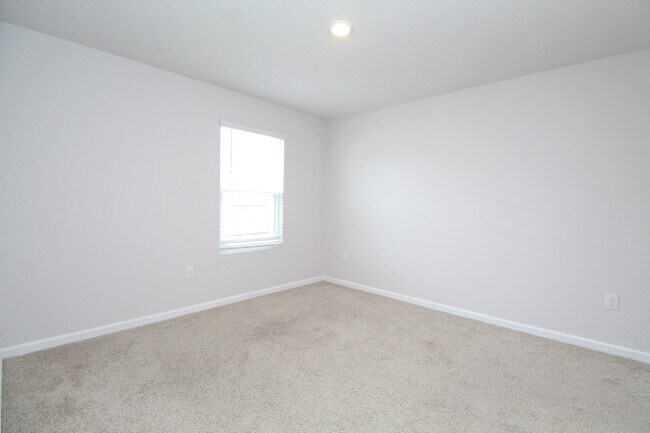 Building Photo - Spacious 4-Bed, 2-Bath East Milton Home with 2-Car Garage, Open-Concept Kitchen, Primary Suite, F...