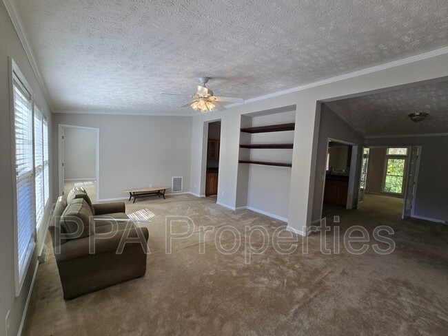 Building Photo - 7217 Ramblewood Dr