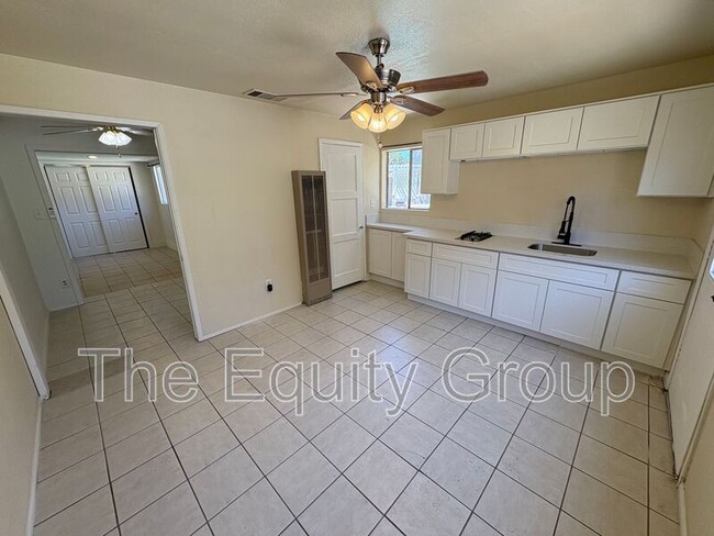 Building Photo - 1085 E Academy Ave