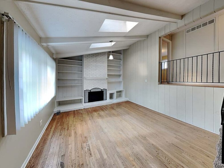 Building Photo - 144 E Drummond Ave