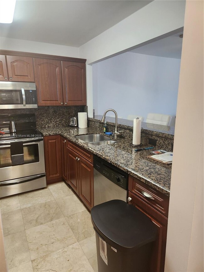 Building Photo - 3725 S Ocean Dr