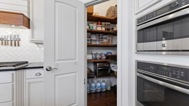 Building Photo - 14 Whispering Thicket Pl