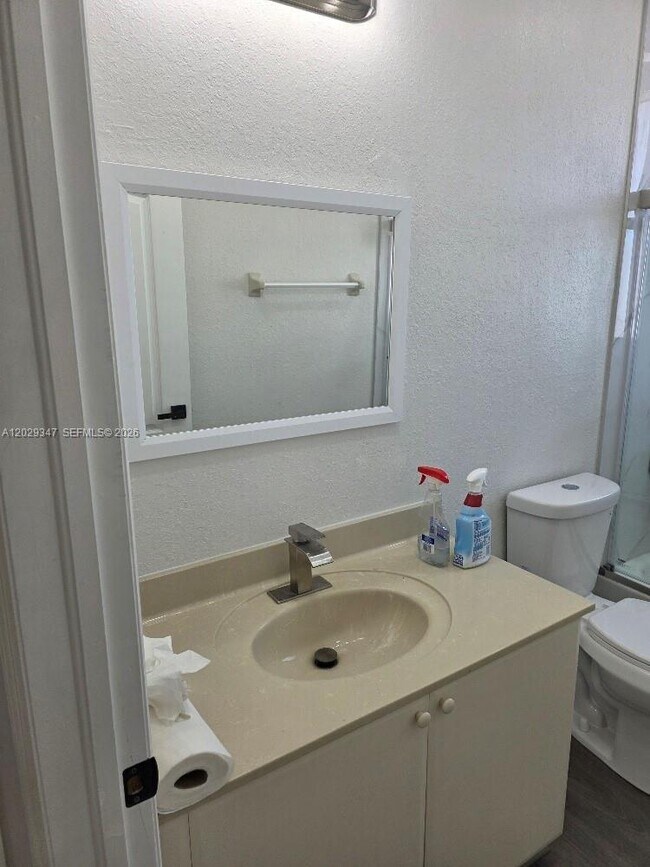 Building Photo - 1661 SE 29th Ct