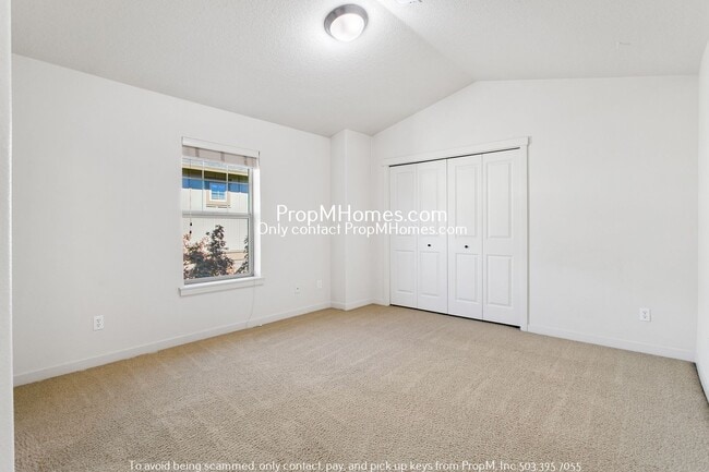 Building Photo - 610 NE Garswood Ln