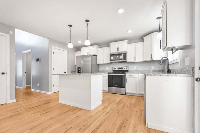 Building Photo - Pet Friendly Three Bedroom!