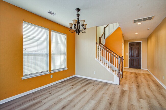 Building Photo - 4814 Mint Trails