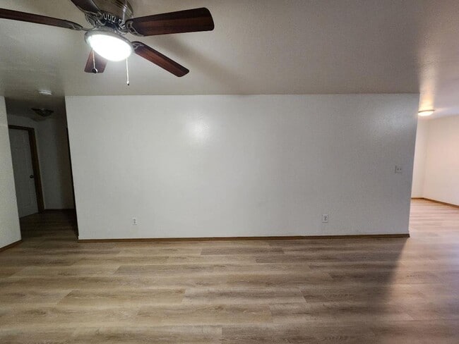 Building Photo - 3 Bdrm/2 Bath Single Level