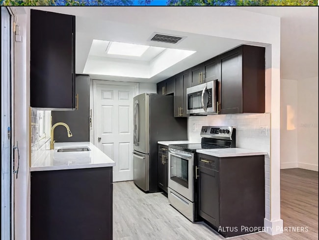 Building Photo - 6233 Dewdrop Way