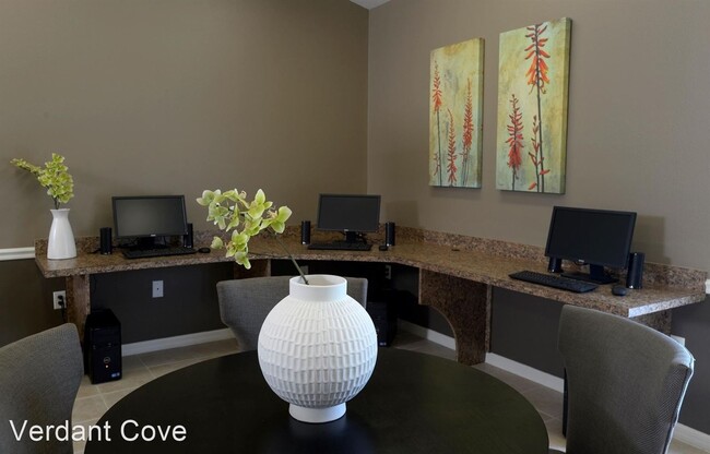 Building Photo - 4260 SE 10th Pl