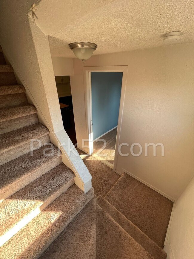 Building Photo - 3 Bedroom Tacoma Single Family Home- Pet Friendly!