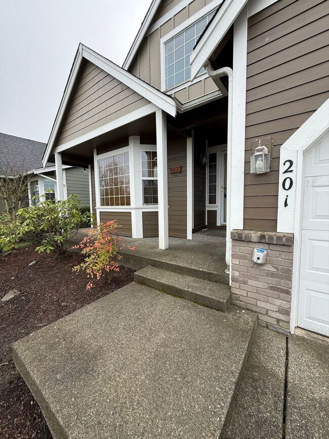 Building Photo - Beautiful 4 Bedroom in the Hidden Lake Community!