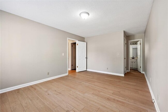 Building Photo - 2684 Forest Way NE