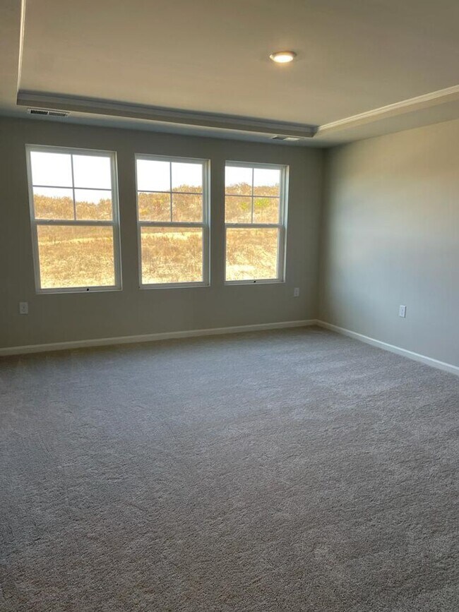 Building Photo - **OFFERING REFUNDABLE APPLICATION FEES** Stunning Newly Built 3BD, 2.5BA Raleigh Townhome in an H...