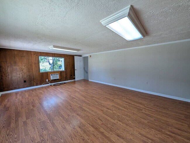 Building Photo - 18911 Panther Ps