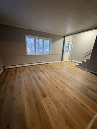 Building Photo - Remodeled 3 bed 2 bath