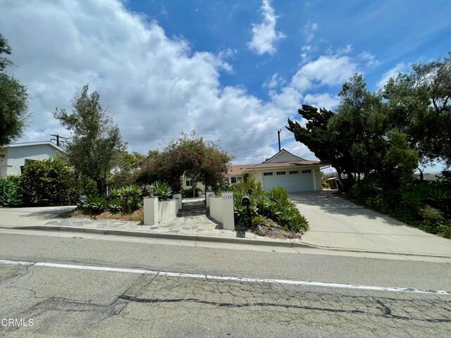 Building Photo - 1148 Colina Vista