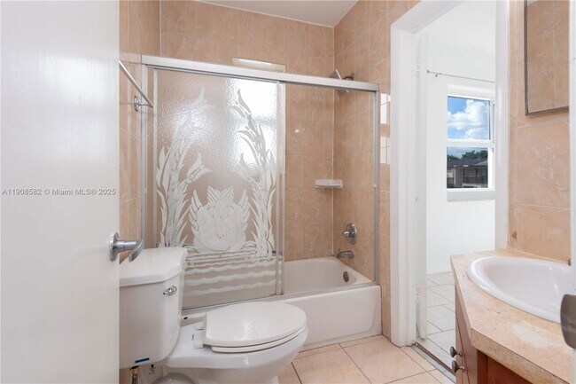 Building Photo - 142 NW 43rd Pl