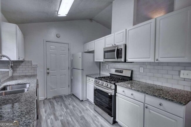 Building Photo - 2119 Briar Glen Ln SW