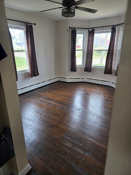 Building Photo - 912 Botham Ave