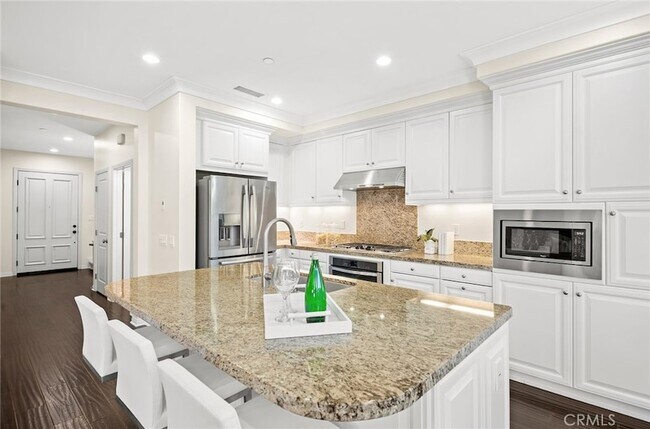 Building Photo - 63 Borghese
