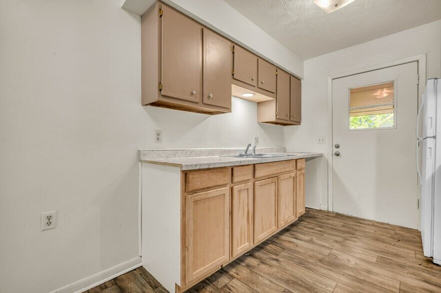 Building Photo - 503 Cromwell St