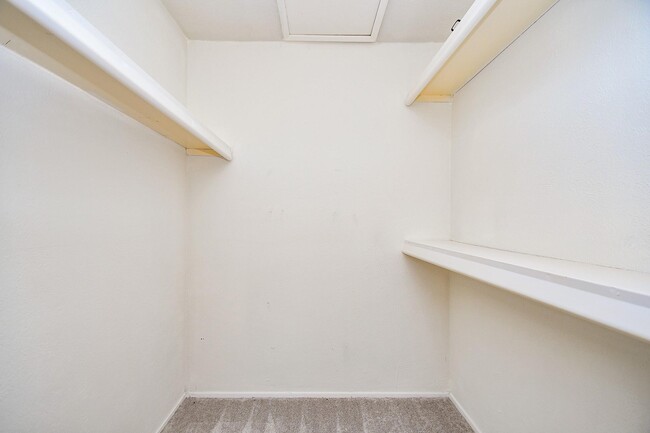 Building Photo - 6915 Jeb Stuart Dr