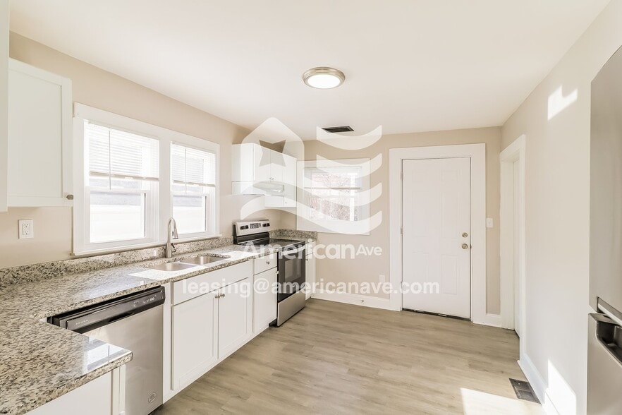 Building Photo - 1824 Winona Dr