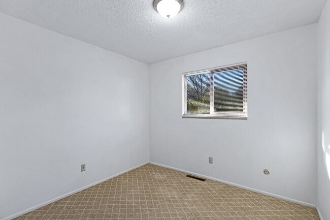 Building Photo - 2436 Launcelot Ct